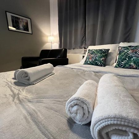 Przy Alejach Apartment Красков Екстериор снимка