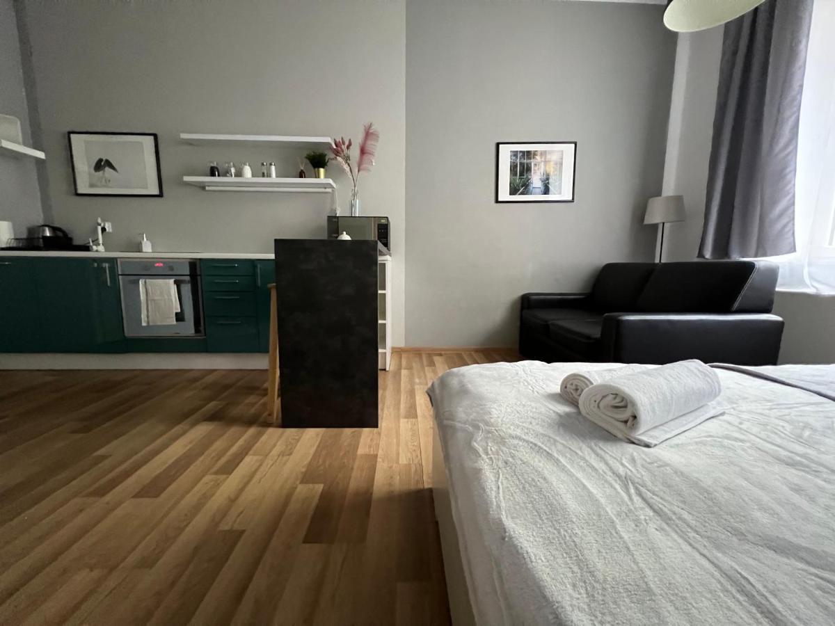Przy Alejach Apartment Красков Екстериор снимка