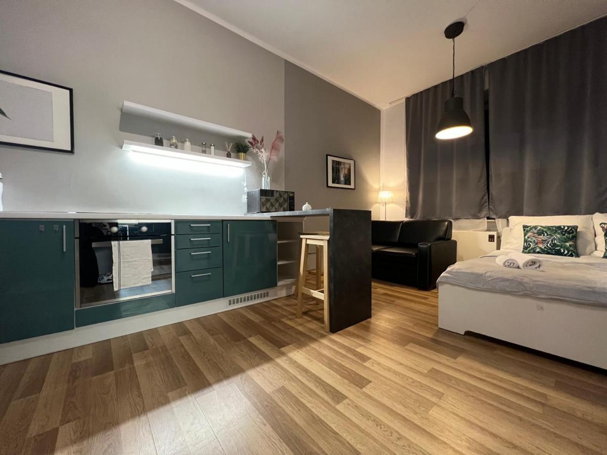 Przy Alejach Apartment Красков Екстериор снимка