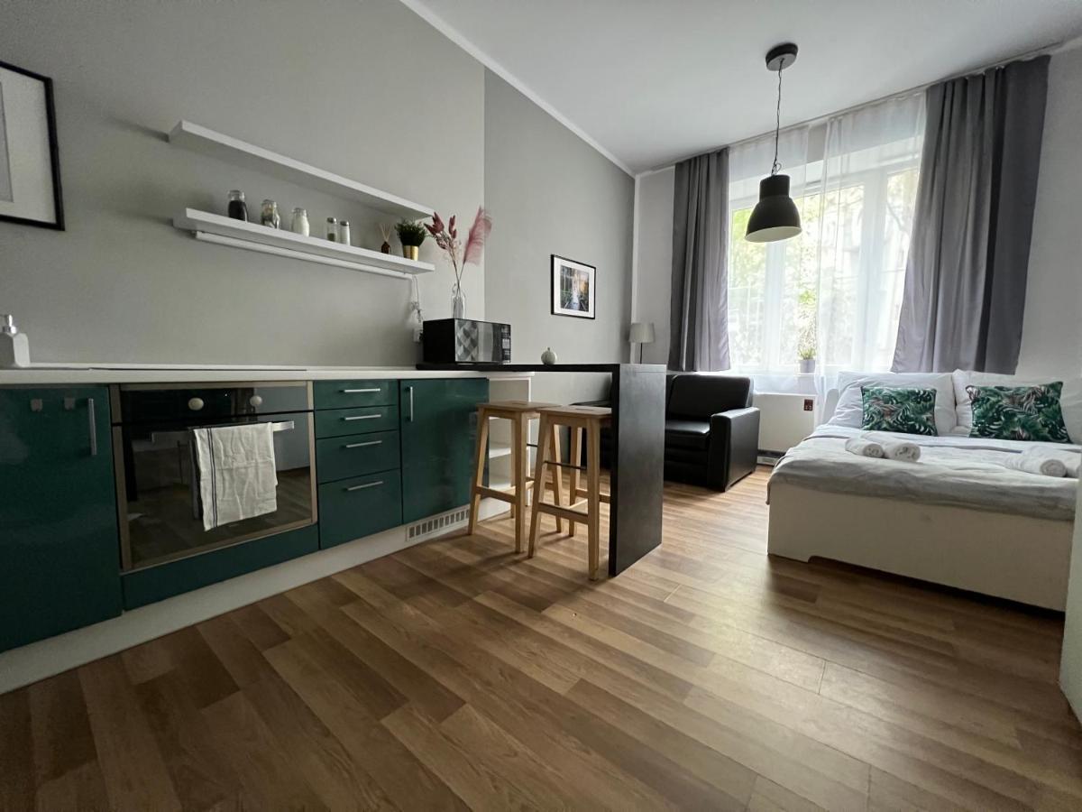 Przy Alejach Apartment Красков Екстериор снимка