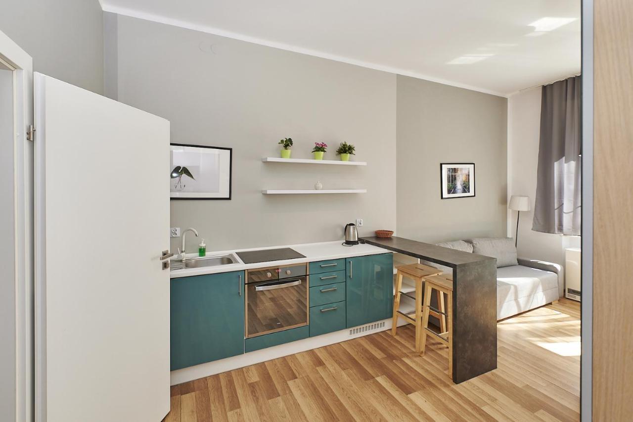 Przy Alejach Apartment Красков Екстериор снимка